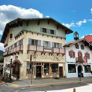 Meet your Posher, Lina